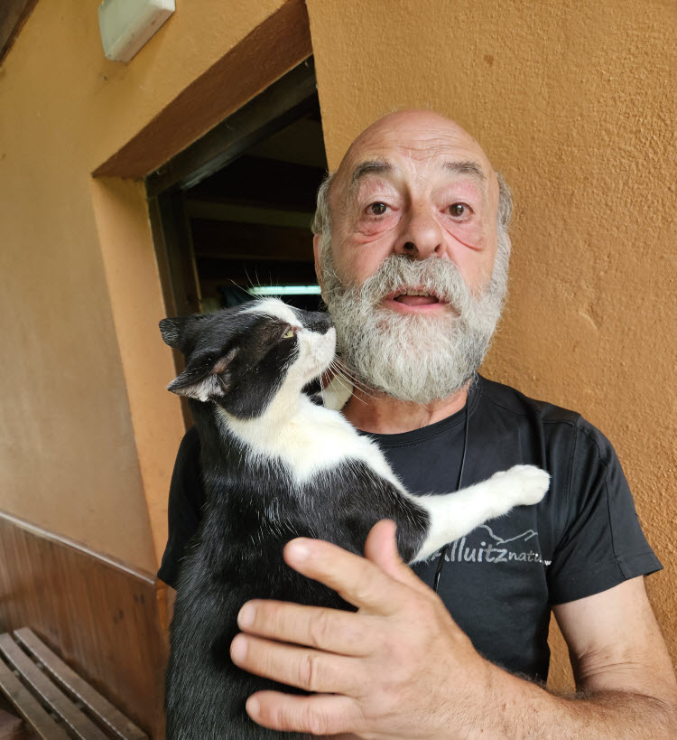 Owner of Alluitz Natura Farm and his cat